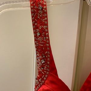 Gorgeous long red dress with Stuffed straps